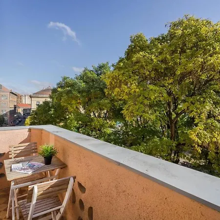 Klauzal Garden Apartment *