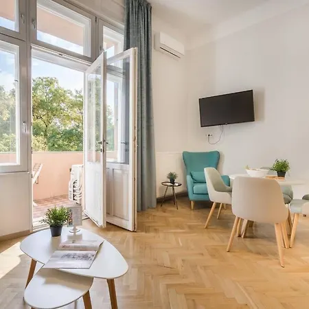 Klauzal Garden Apartment