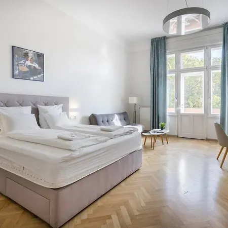 Klauzal Garden Apartment *